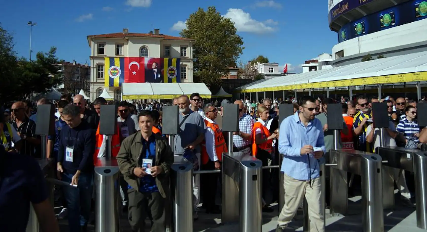 Fenerbahçe'de oy kullanma işlemi başladı
