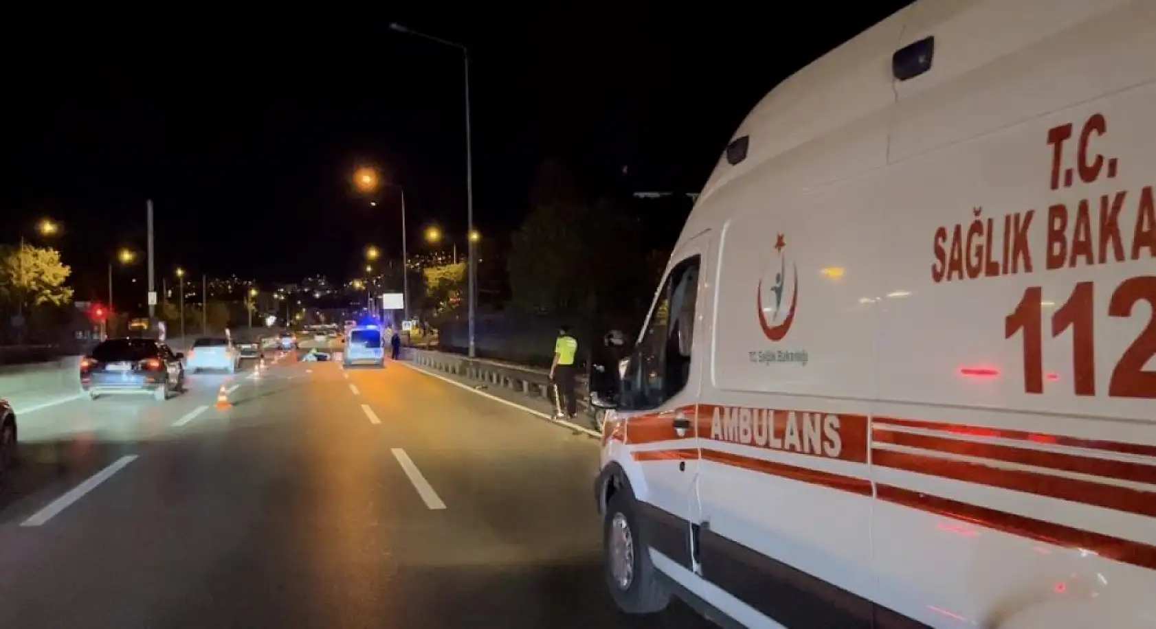 Kontrolden çıkan motokurye bariyerlere girdi: 1 ölü