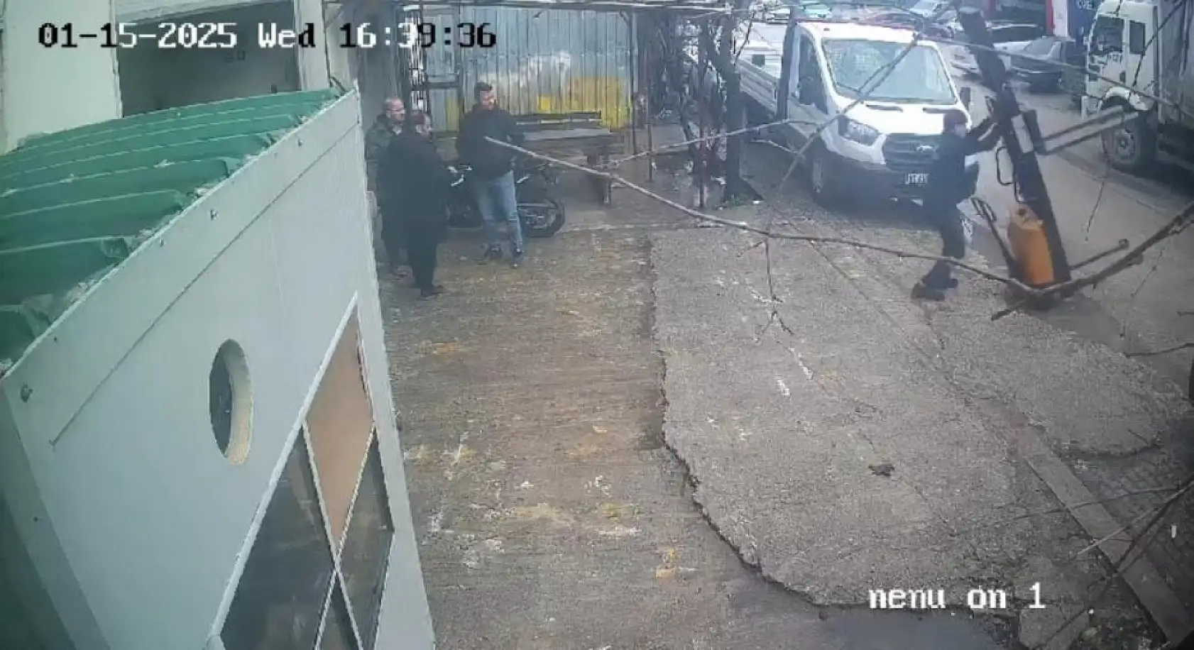 Stajyer öğrenci transpaletin altında kaldı