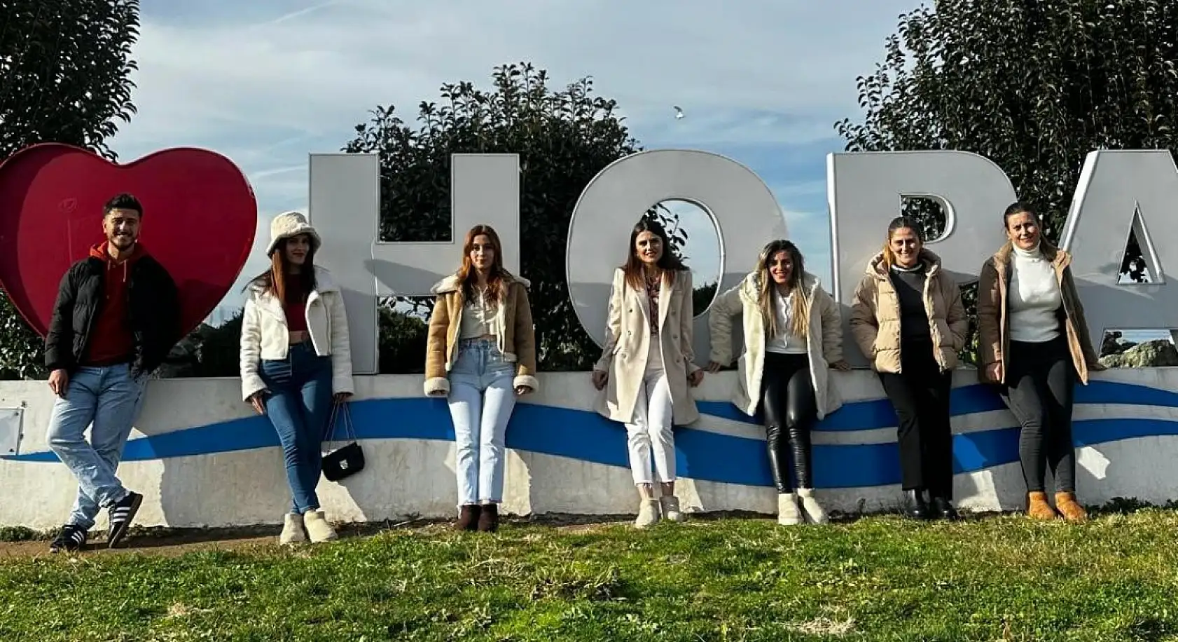 7 çocuklu aile sosyal medyada ilgi görüyor