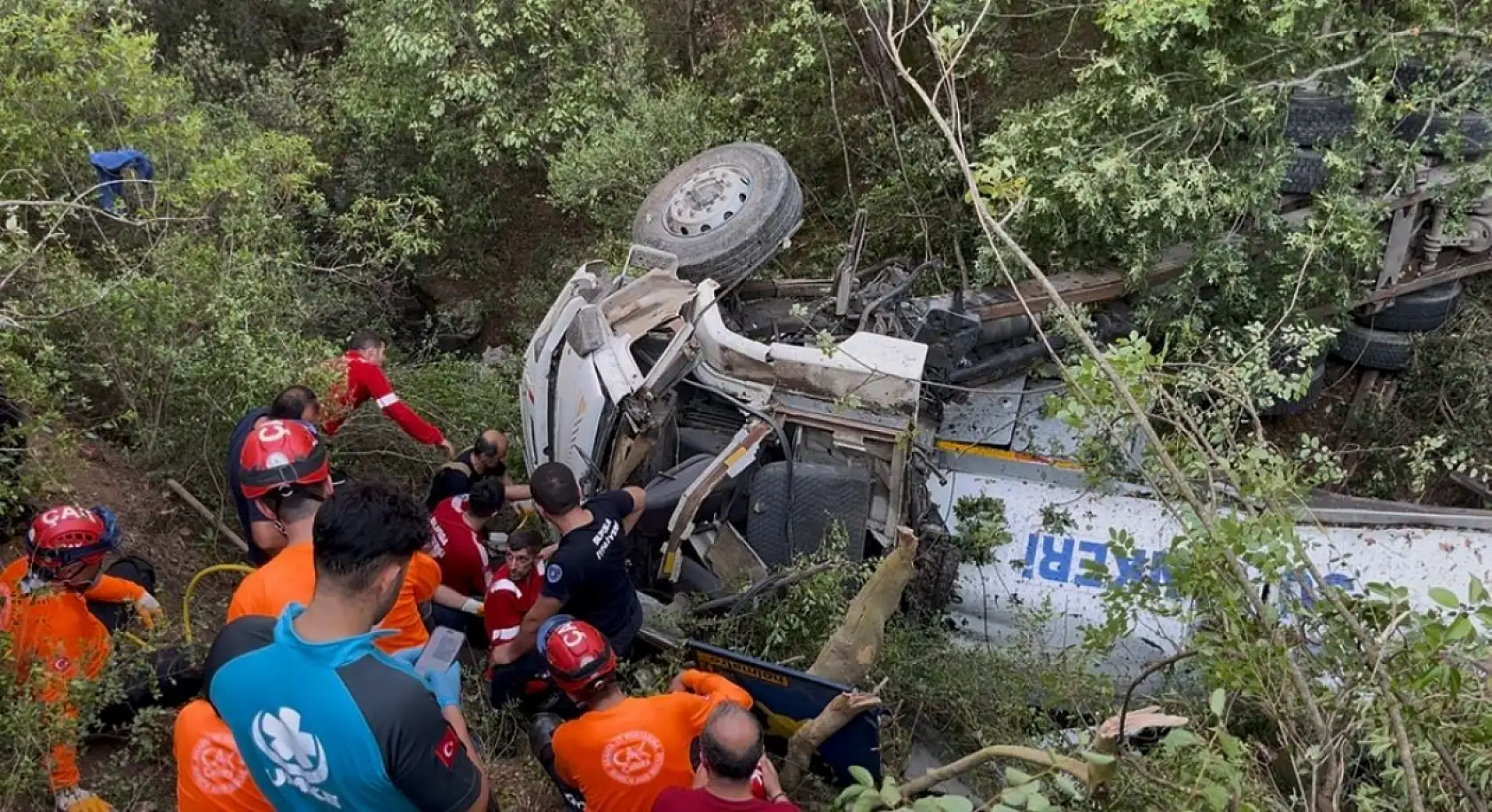 Yangına giderken kazada hayatını kaybeden 3 kişinin kimlikleri belli oldu