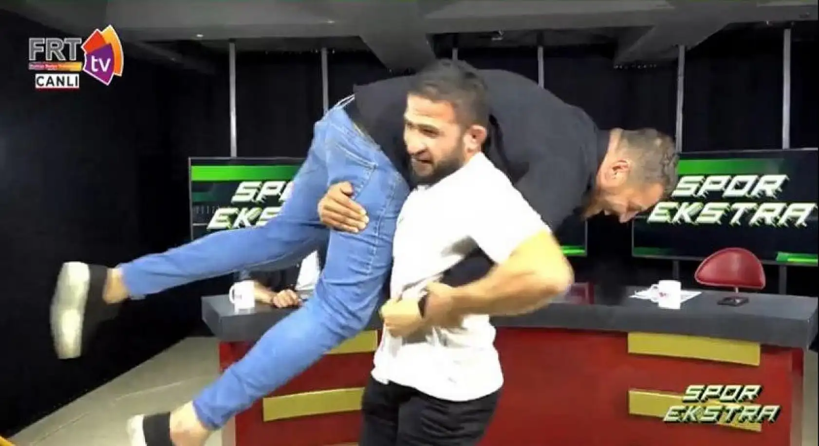 Canlı yayında pehlivana meydan okudu