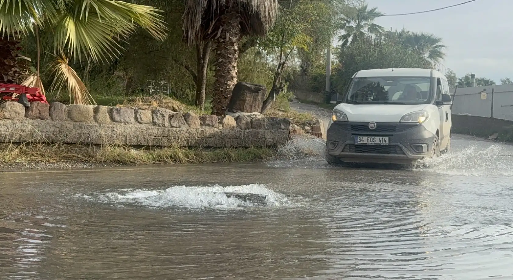 Bodrum'da içme suyu isale hattı patladı