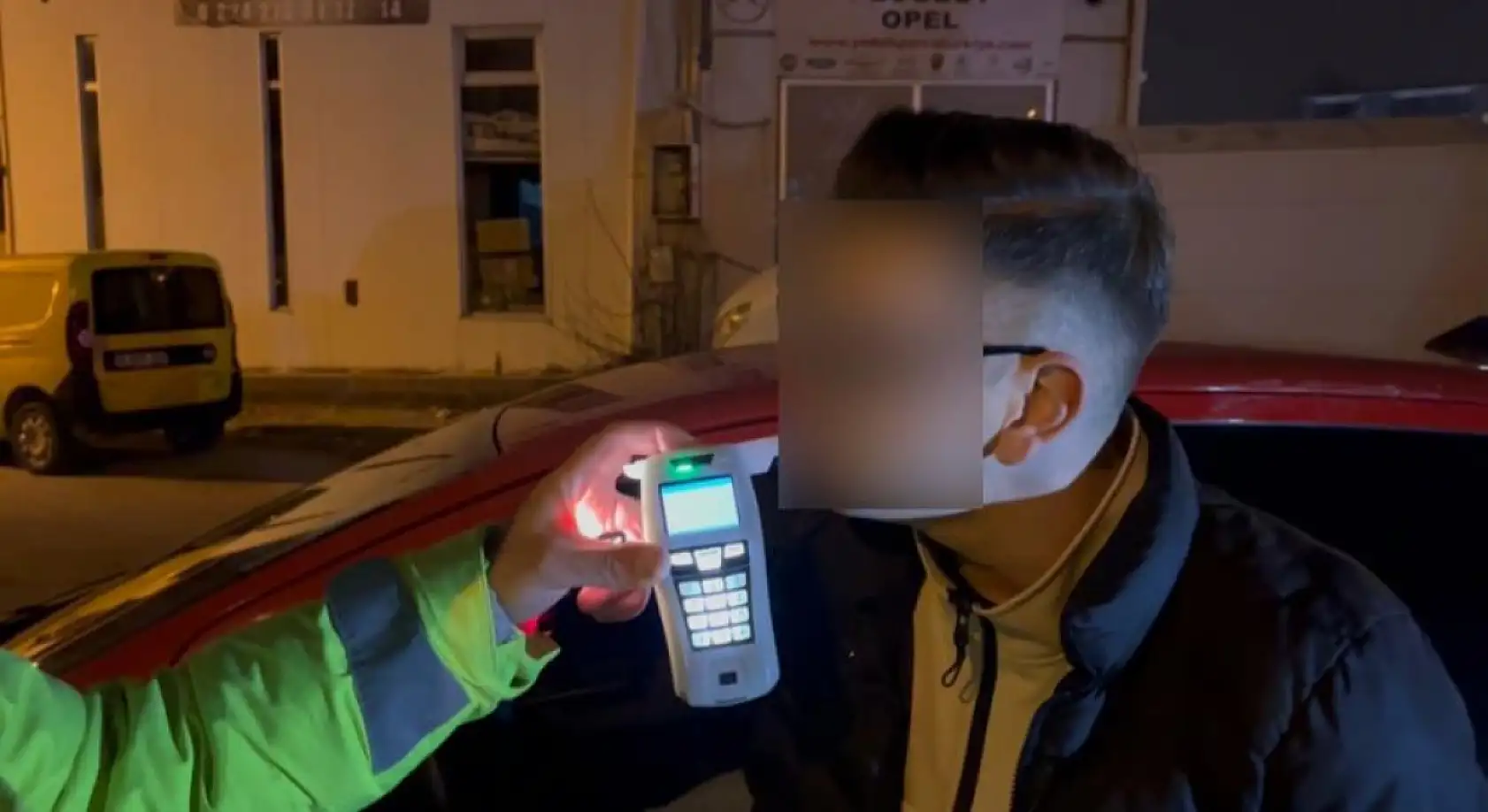 0,50 promil ile sınırda kalan taksiciye polisten ehliyet şakası