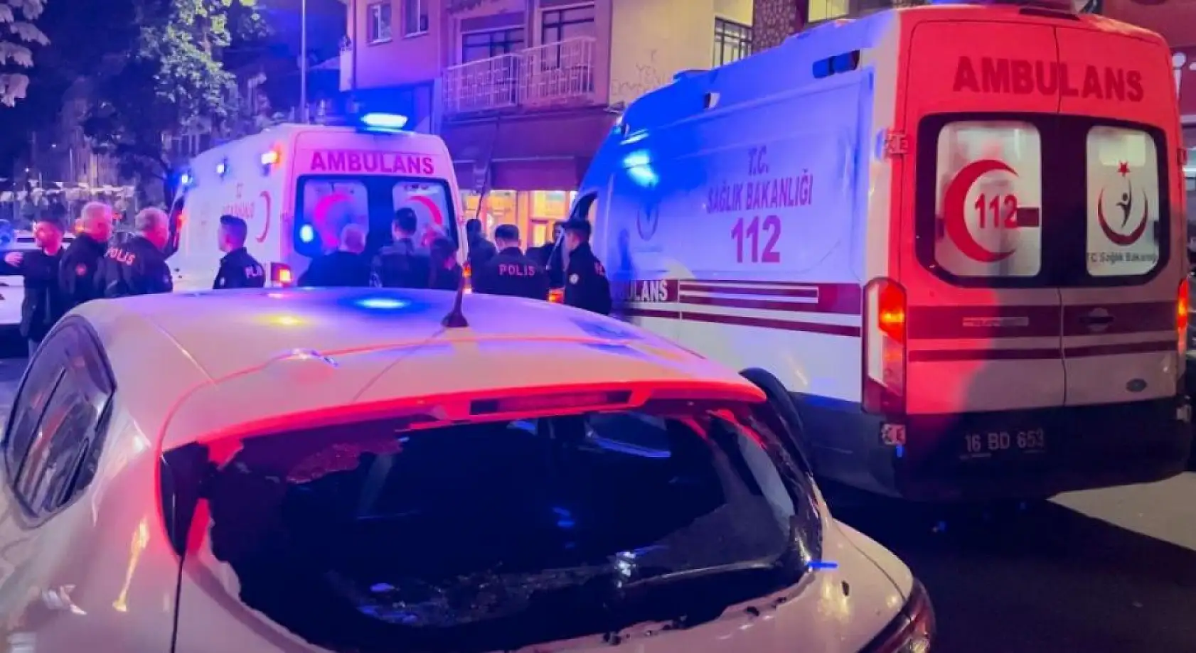 Hesap kavgası...Sandalyeler havada uçuştu: 2 yaralı