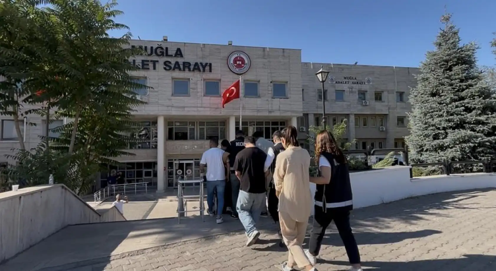 Muğla'da 30 Milyon TL'lik Motosiklet Dolandırıcılığı: 10 Şüpheli Adliyeye Sevk Edildi