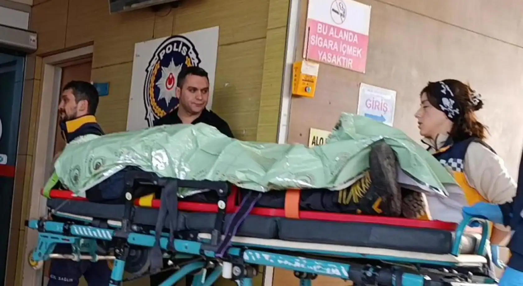 Kaza sonrası otomobilde bayılan sürücü donmak üzereyken bulundu