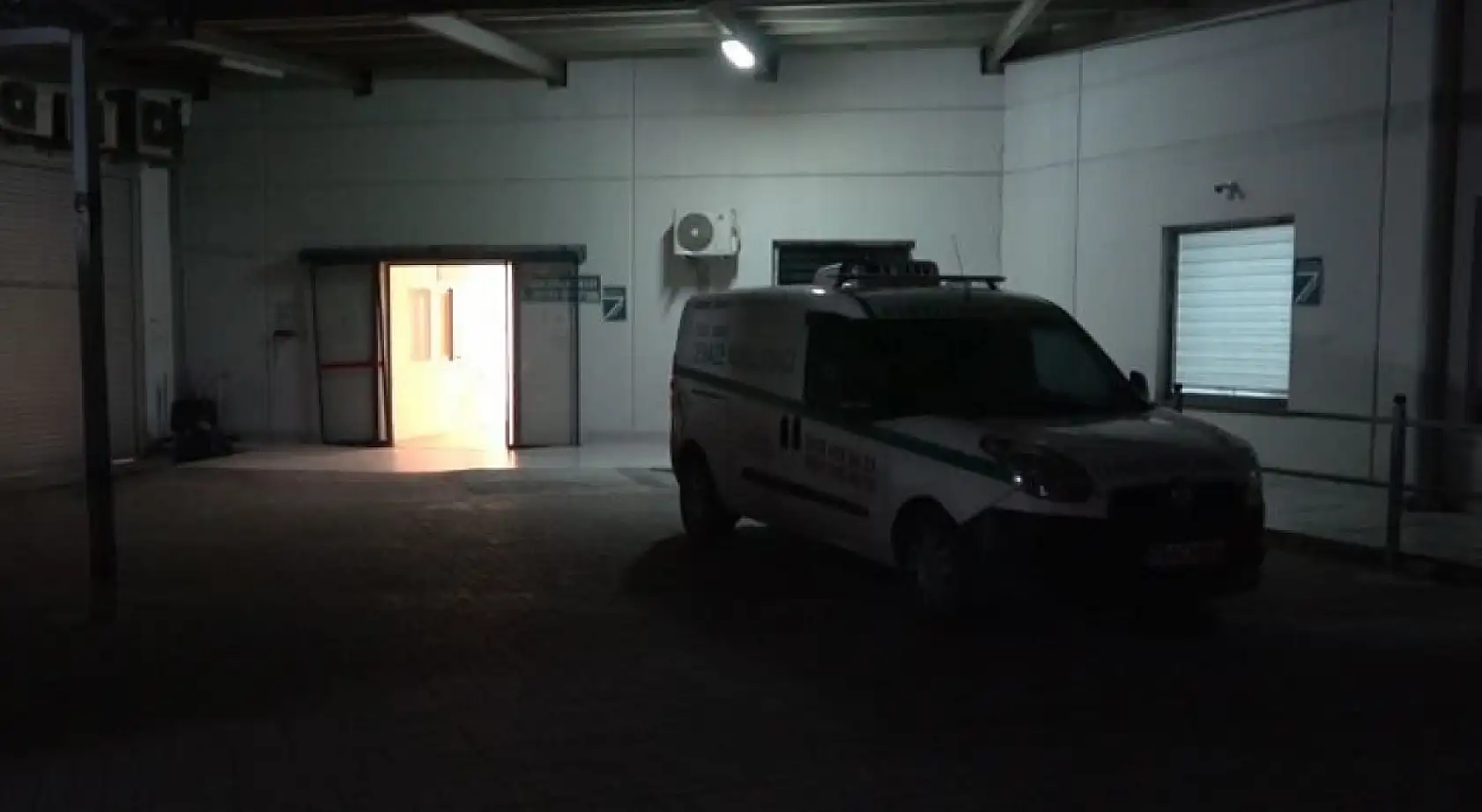 Otomobil kontrolden çıktı, ağaca çarptı: Sürücü hayatını kaybetti