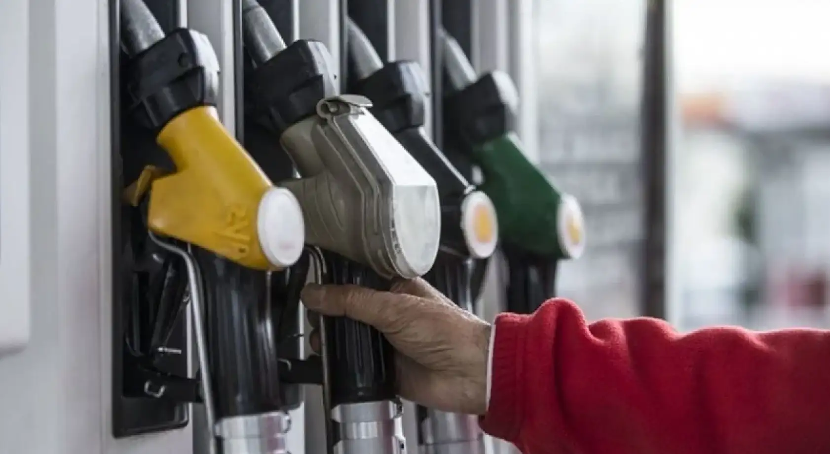 Güncel benzin, motorin litre fiyatı kaç lira? 9 Nisan Akaryakıt Fiyatları