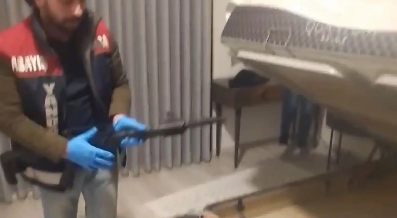 Kendilerini banka çalışanı olarak tanıtıp, 18 kişiyi 2.5 milyon lira dolandırdılar