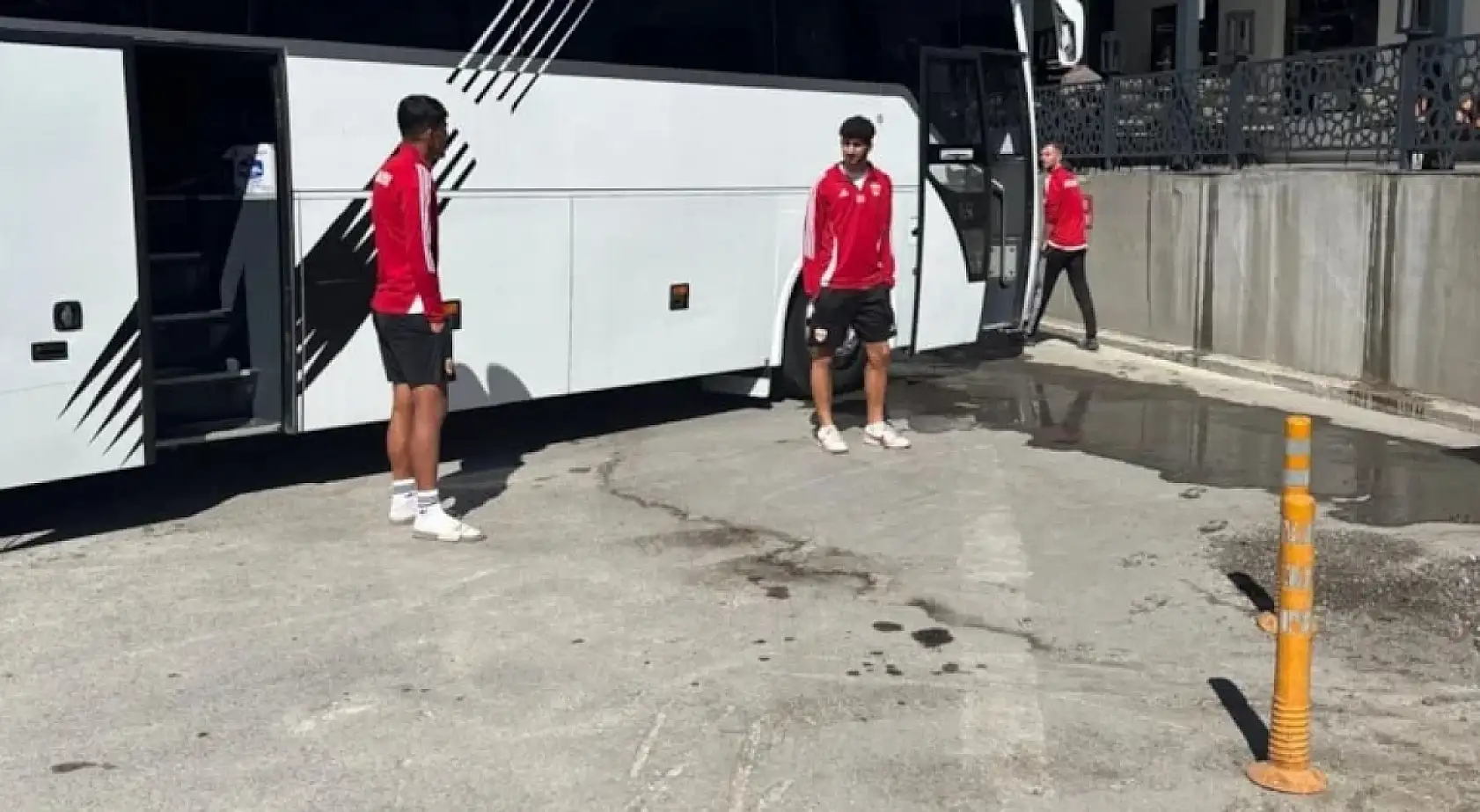 Adanaspor, Fethiye'ye Gelirken Restoranda Mahsur Kalmıştı, Açıklama Geldi