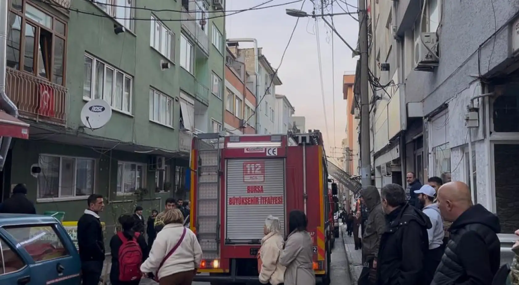 Eşine kızdı, evi yaktı mahalleli ayağa kalktı