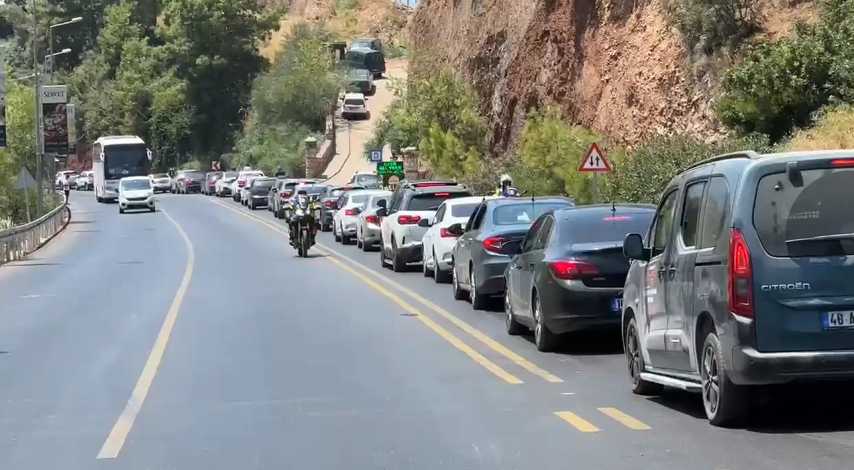 Jandarma Trafik Timleri Ölüdeniz Yolunda Sıkı Denetim Yapıyor