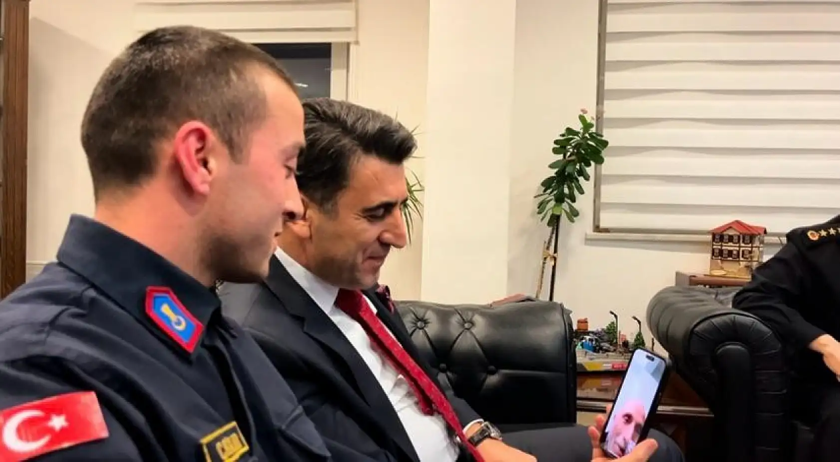 Babasıyla görüntülü görüşen Mehmetçik duygu dolu anlar yaşadı