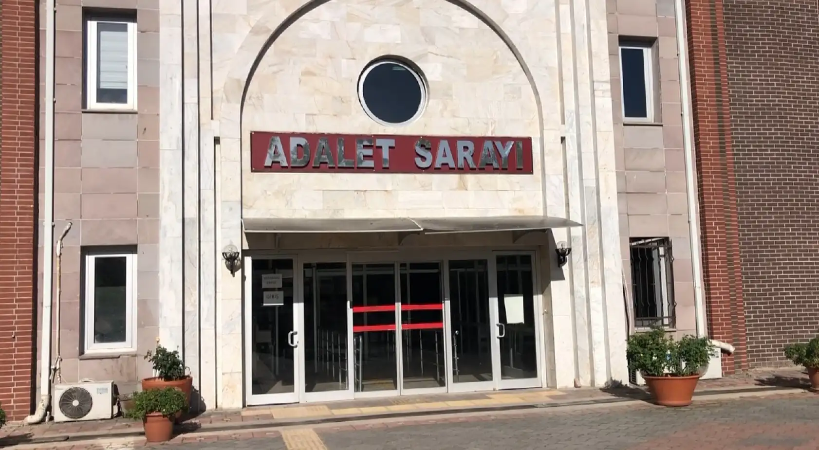 Sesinden rahatsız olduğu 9 yaşındaki üvey oğlunu öldürdüğü 9 yıl sonra ortaya çıktı