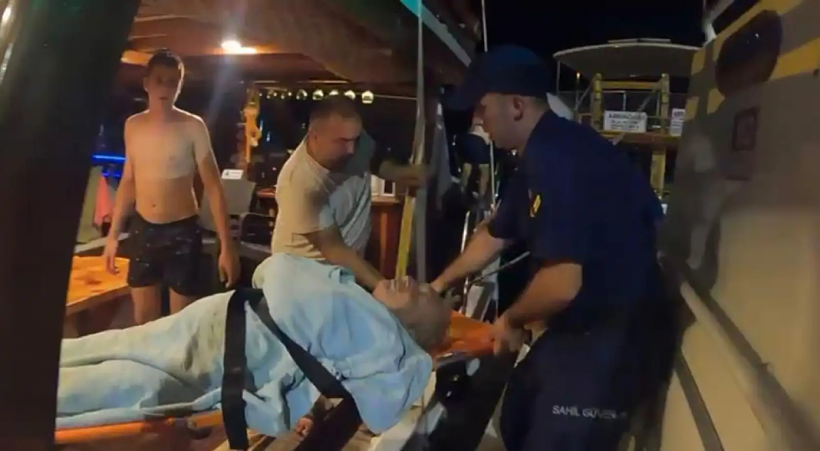 Kalp krizi geçiren vatandaş deniz yoluyla tahliye edildi