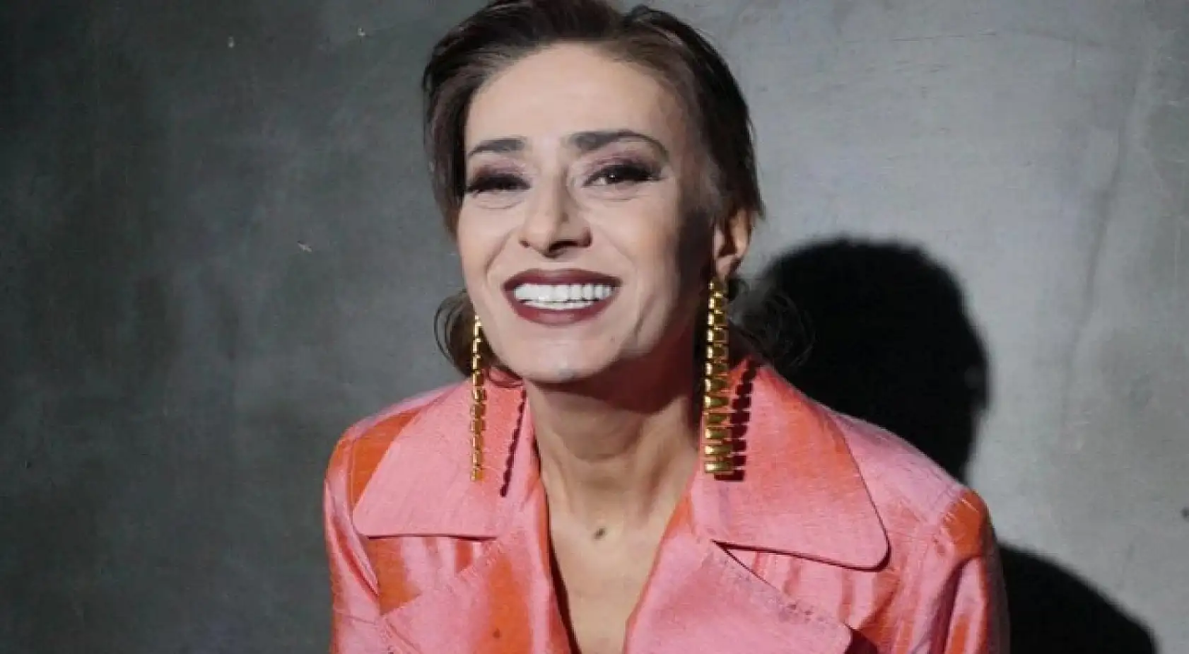 Emekli olan Yıldız Tilbe maaşını beğenmeyince açtı ağzını yumdu gözünü