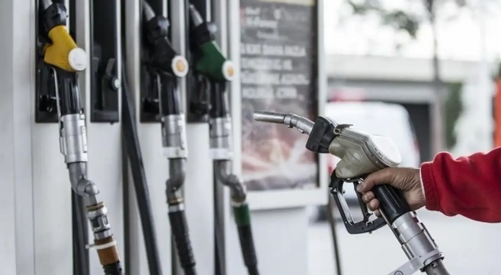 Güncel benzin, motorin litre fiyatı kaç lira? 9 Nisan Akaryakıt Fiyatları