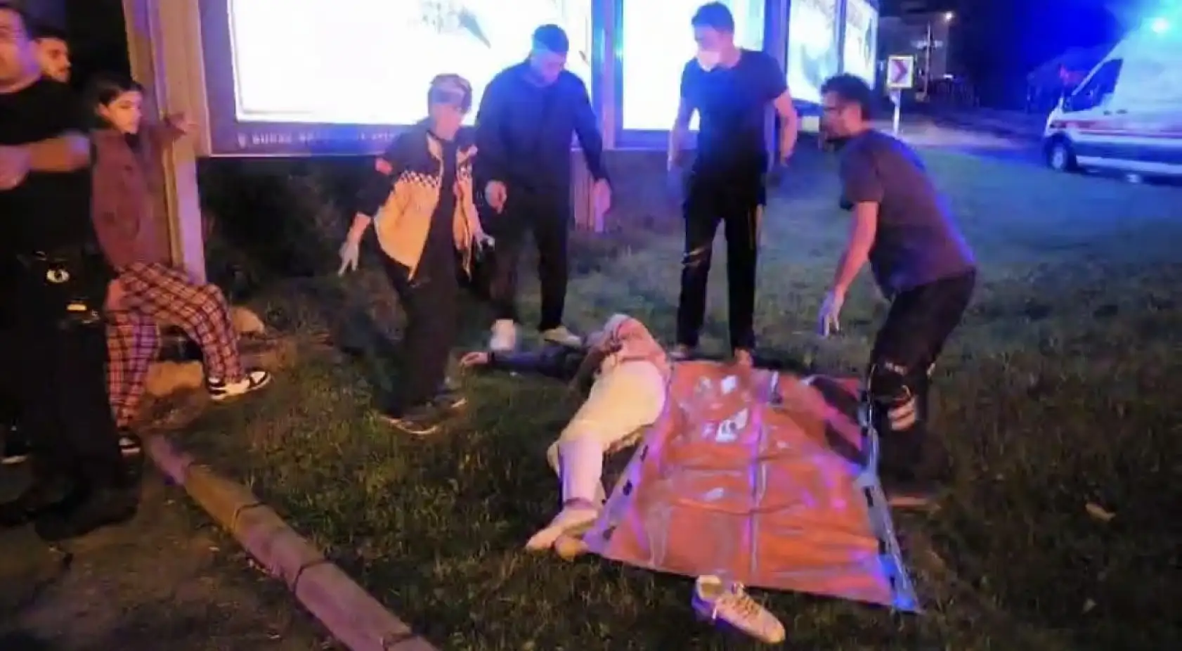 Refüje dalan sürücü camdan fırladı, araç alev topuna döndü