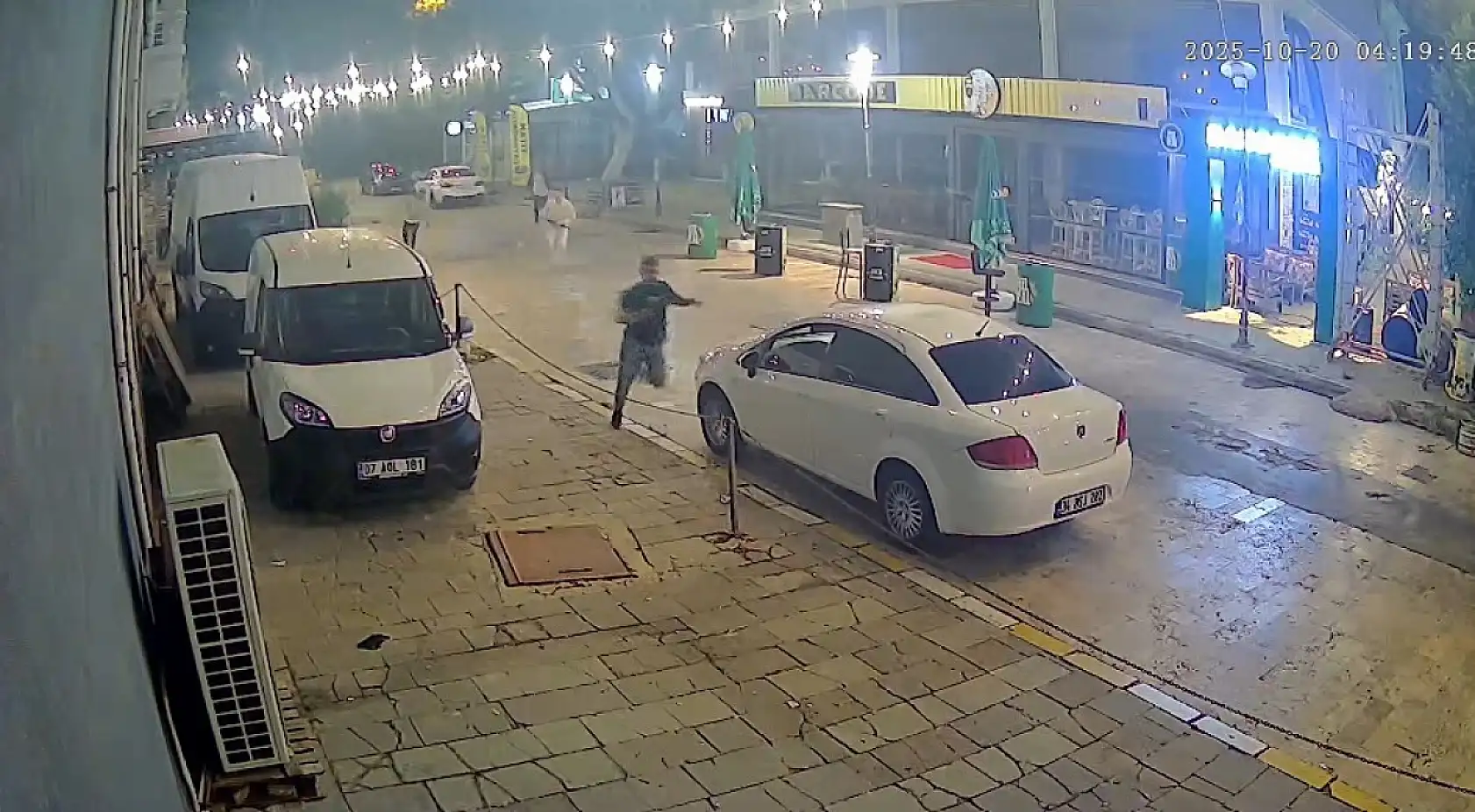 Emlak Ofisinde Silahlı Çatışma: İki Kişi Hayatını Kaybetti