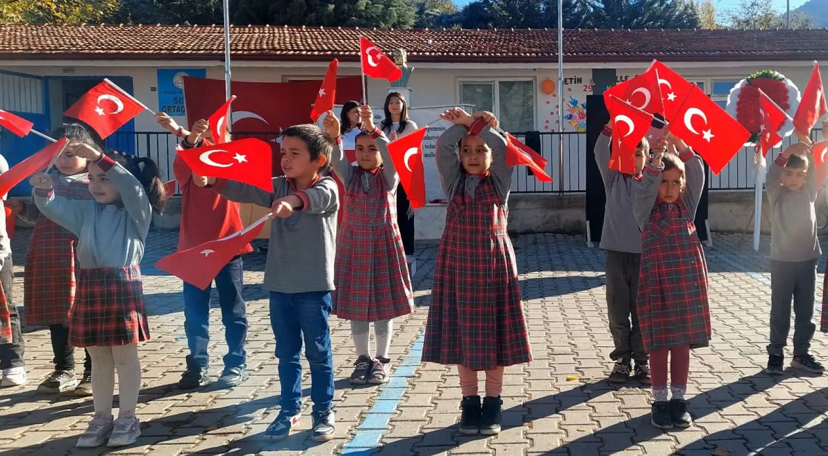 Seydikemer Yayla Seki öğrencilerinin Cumhuriyet Bayramı heyecanı
