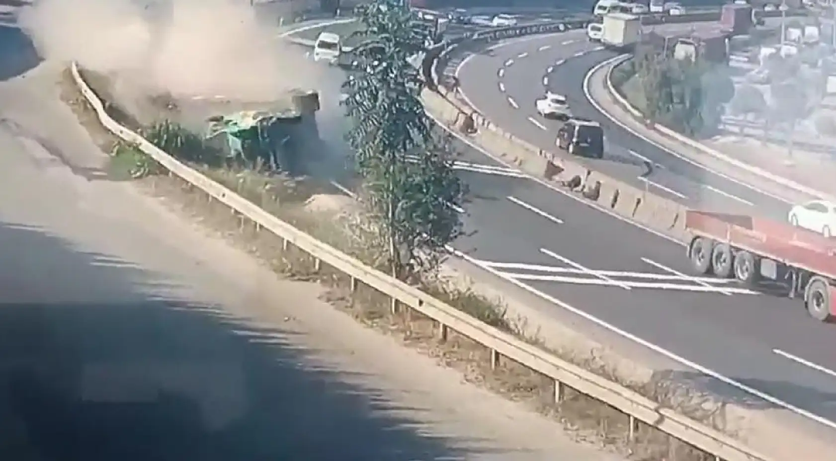 Tır ve Otomobiller Çarpıştı: 5 Kişi Hayatını Kaybetti