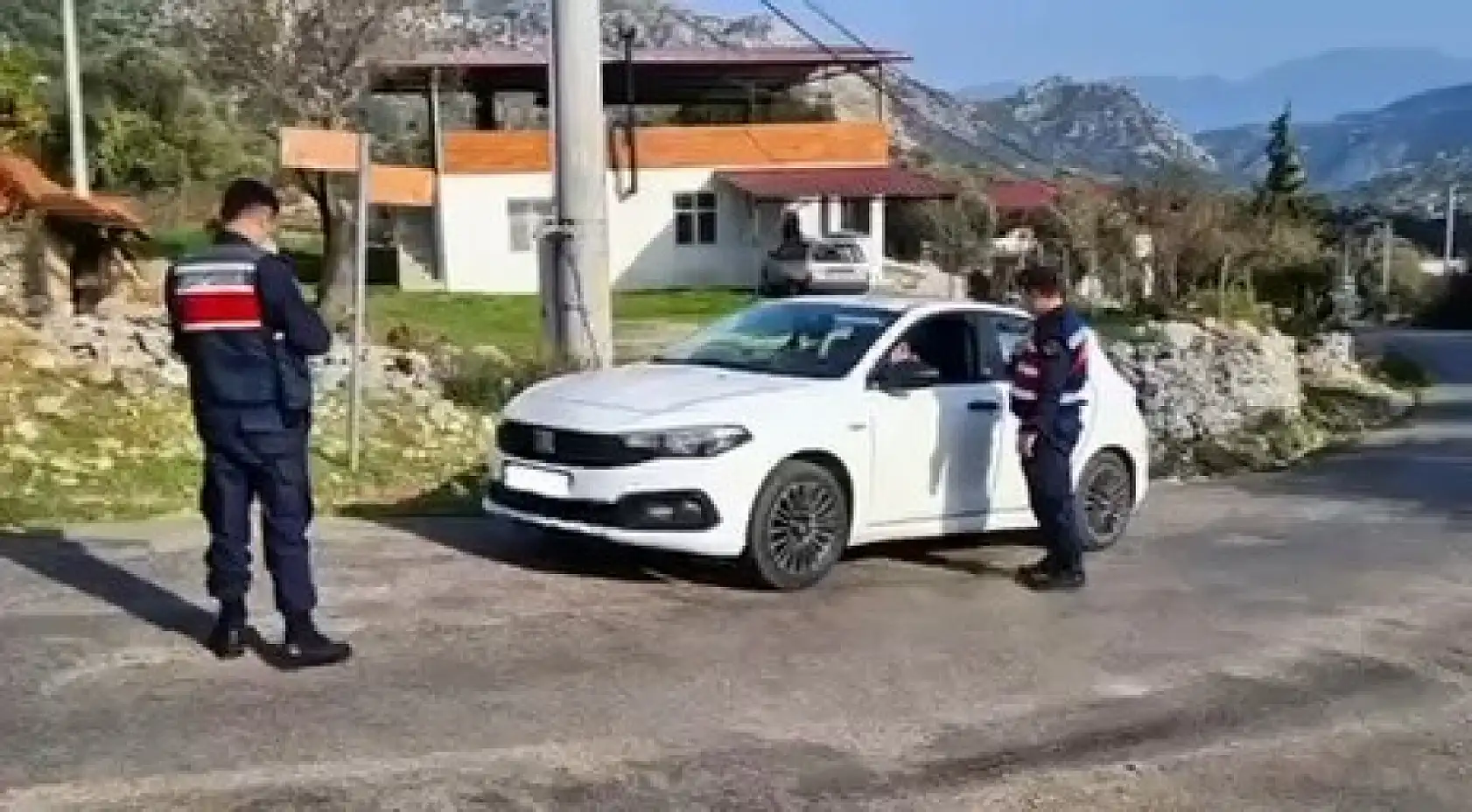 Jandarma tarafından Muğla'da yapılan denetimde bir haftada 80 şahıs yakalandı