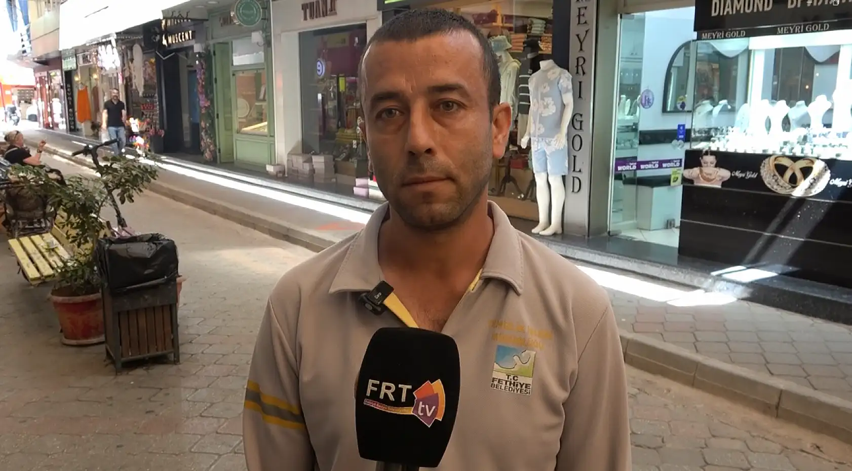 Fethiye'de Temizlik Görevlisinden vefalı davranış, çatıdaki kediyi kurtardı