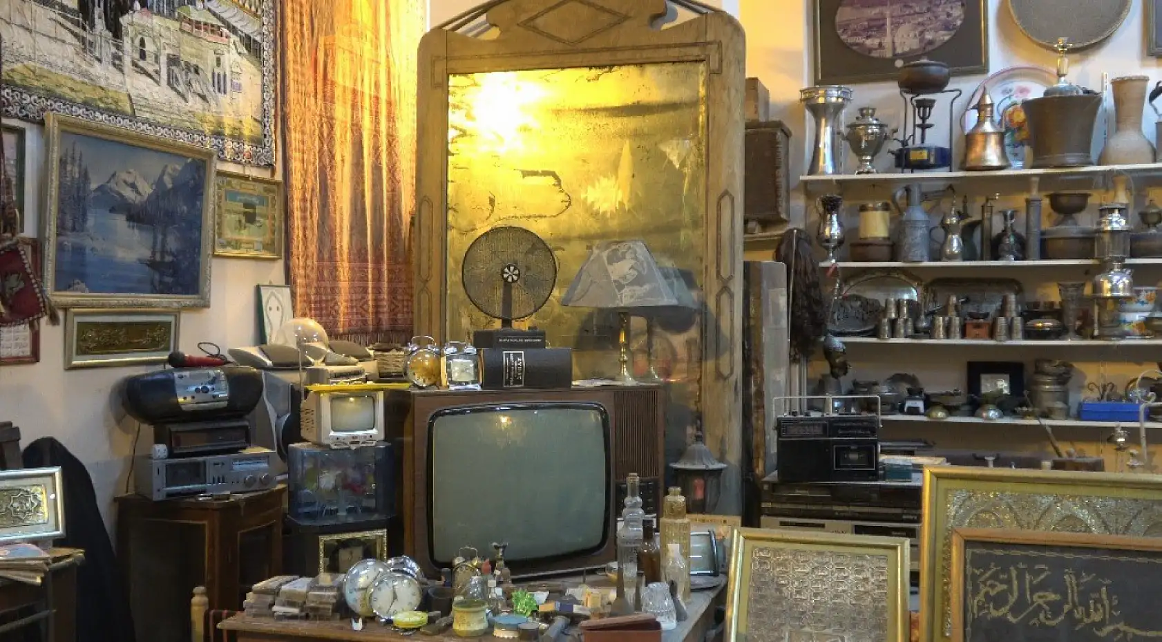 Geçmişi geleceğe aktaran antika dükkanı müze olma yolunda