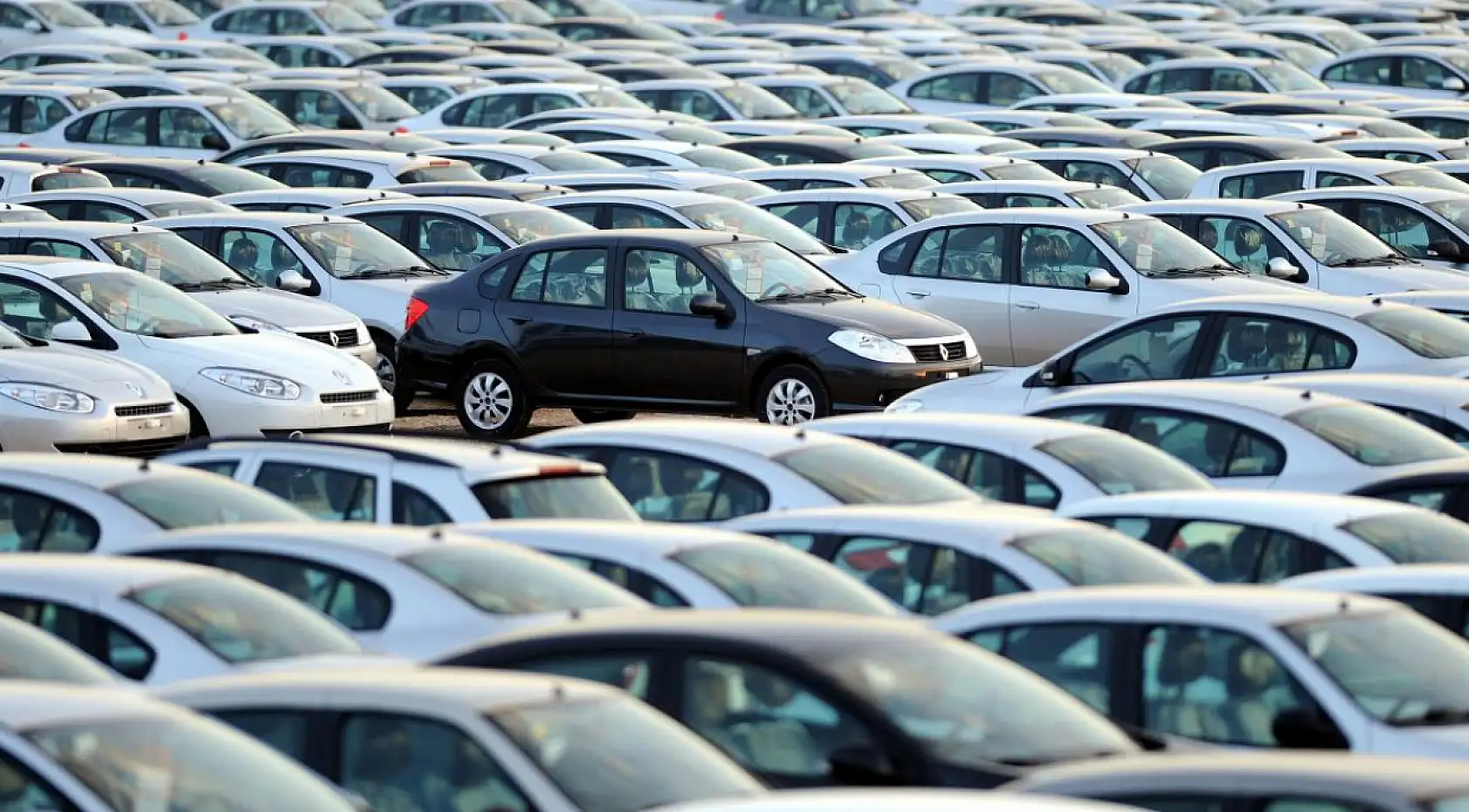 Otomotiv piyasasında son durum ne? Sıfır otomobilde canlılık hız kesti! 2.El alımlarda kan kaybı var..