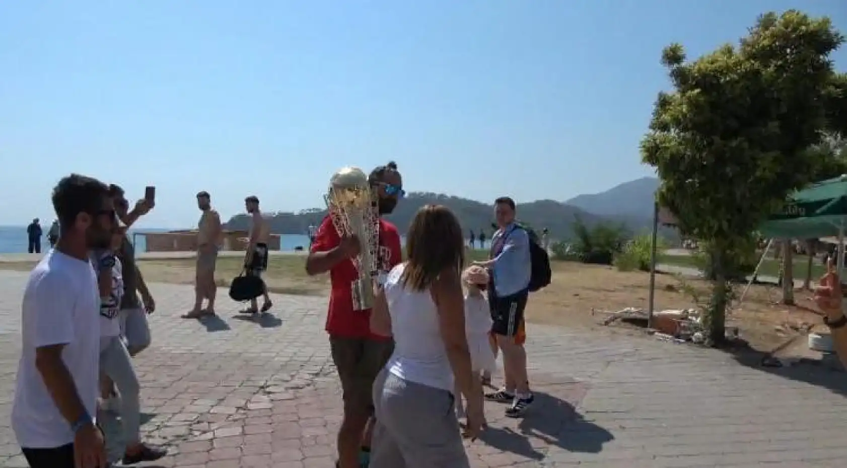 Fethiye'de Galatasaray'ın şampiyonluk kupası göklerde