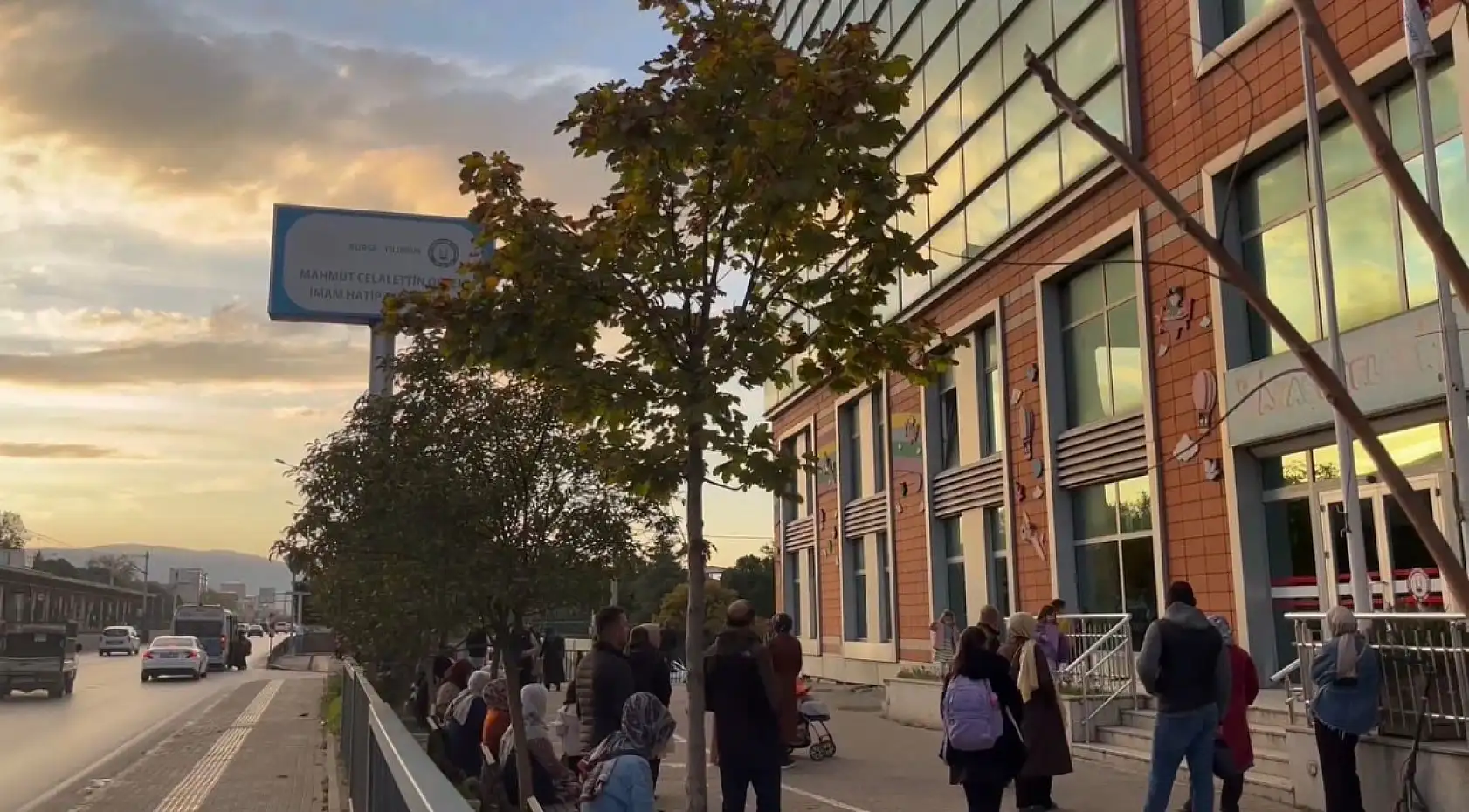 Okulda profiterol yiyen 8 öğrenci fenalaştı