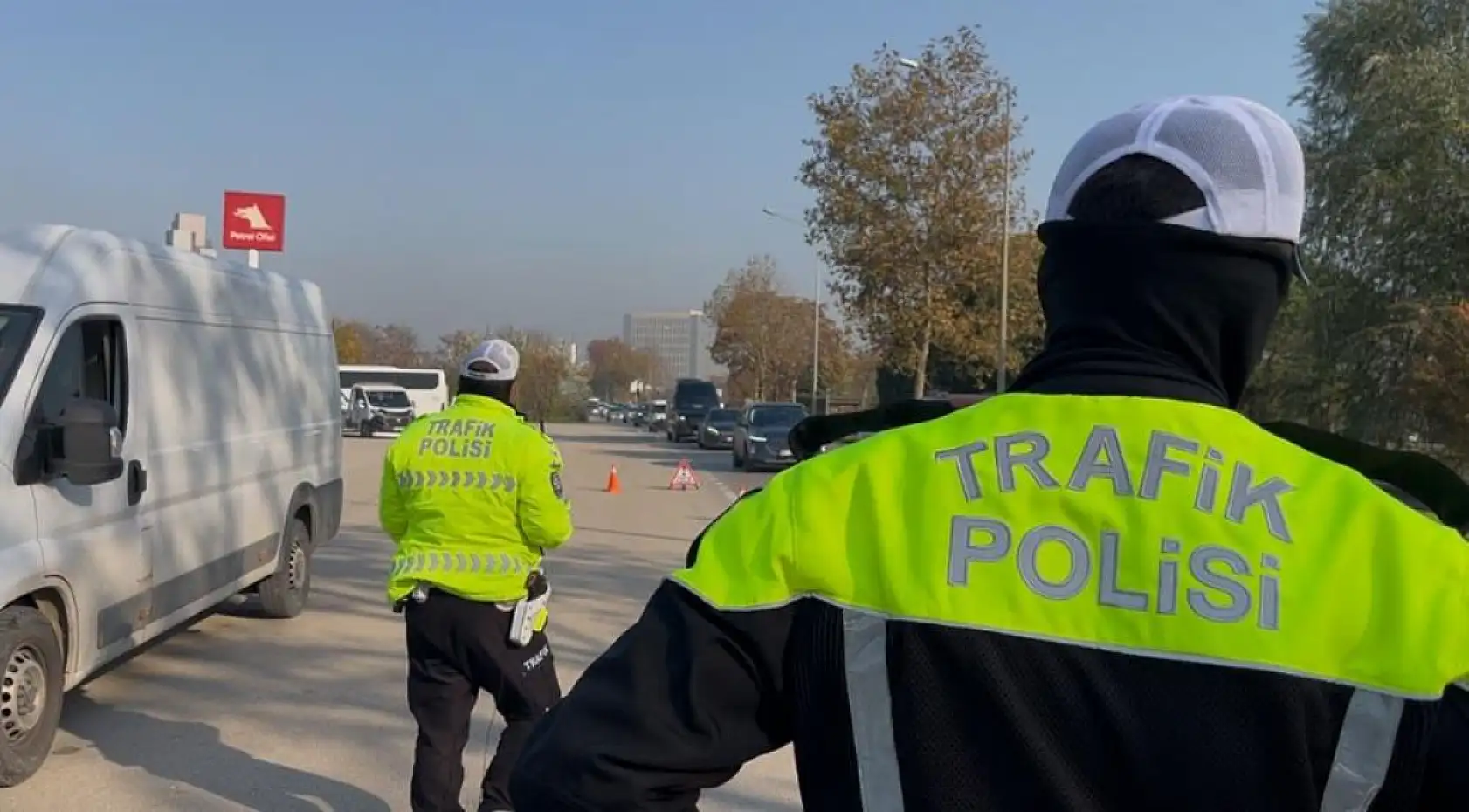 Kendi hatasının faturasını polise kesmeye çalıştı 'Biz zaten abone olduk, ayda 10 defa ceza ödüyoruz'