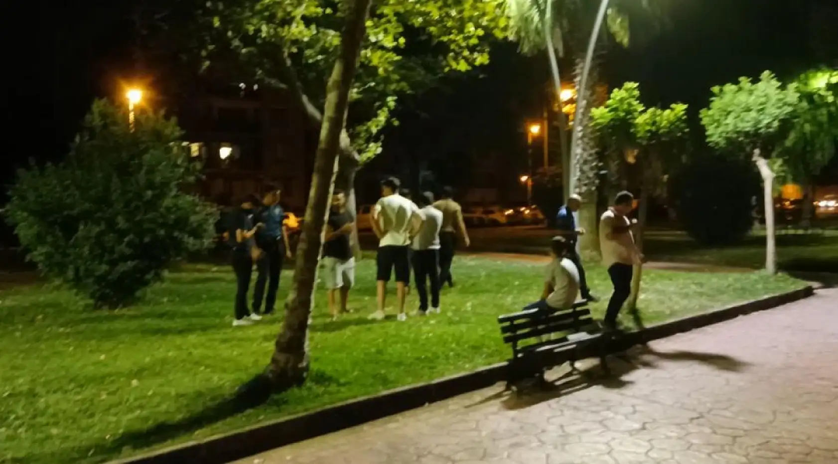 Kızını döven babayı uyardı diye, eşinin gözleri önünde bıçaklanarak öldürüldü