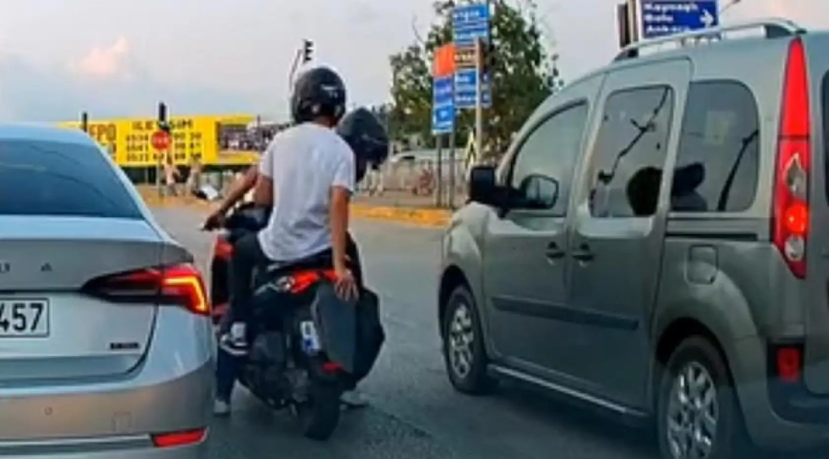 Işık ihlali için buldukları yöntem hem şaşırttı hem güldürdü