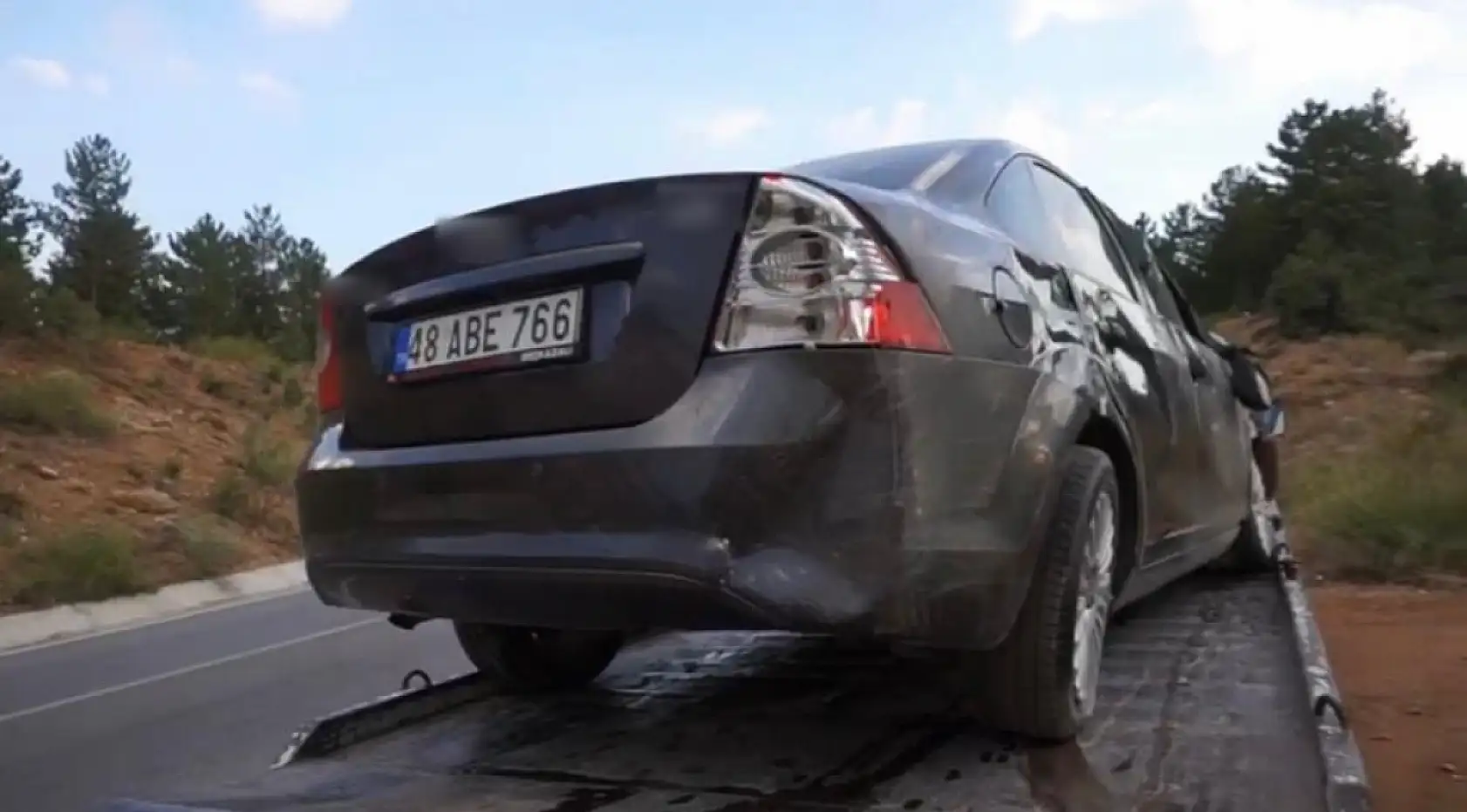 Feci Trafik Kazası: Araç Devrildi, 2 Kişi Hastaneye Kaldırıldı