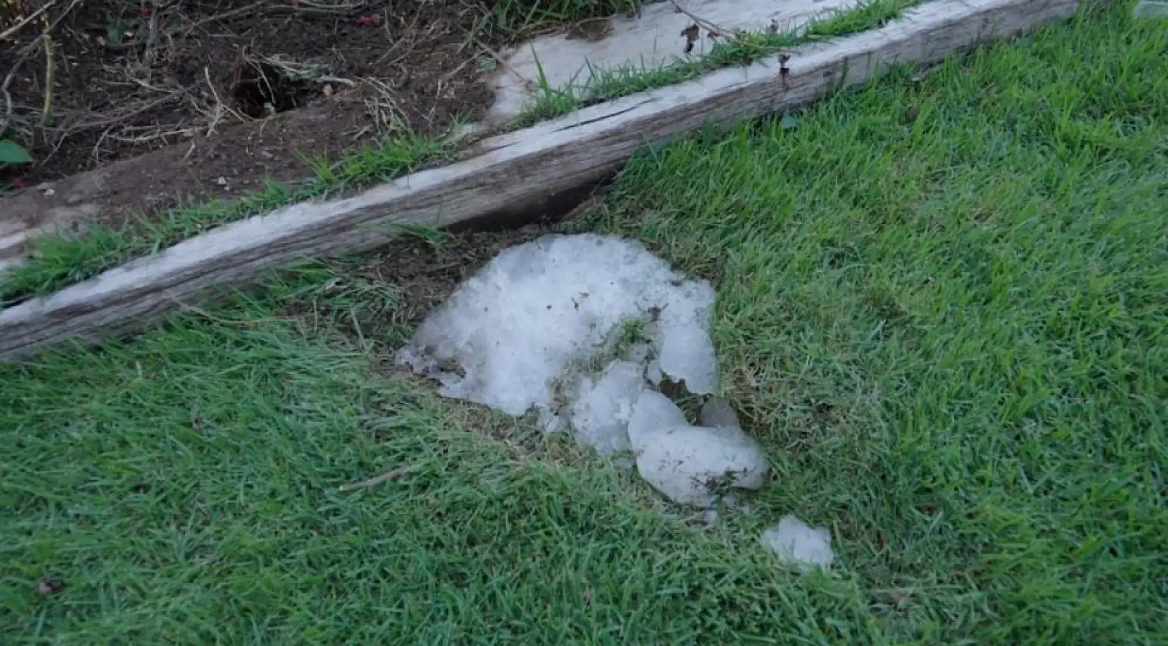 Gökyüzünden Gelen Dev Buz Kütlesi Güvenlikleri Şaşkına Çevirdi