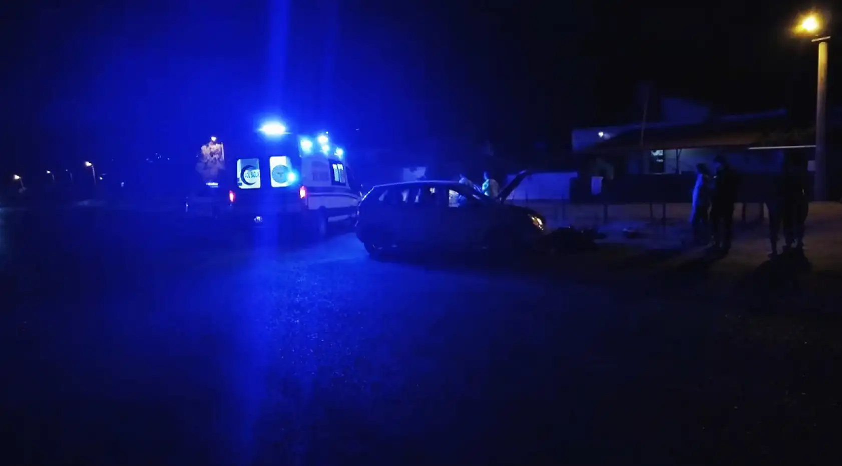 Fethiye'de otomobil ile motosiklet kafa kafaya çarpıştı