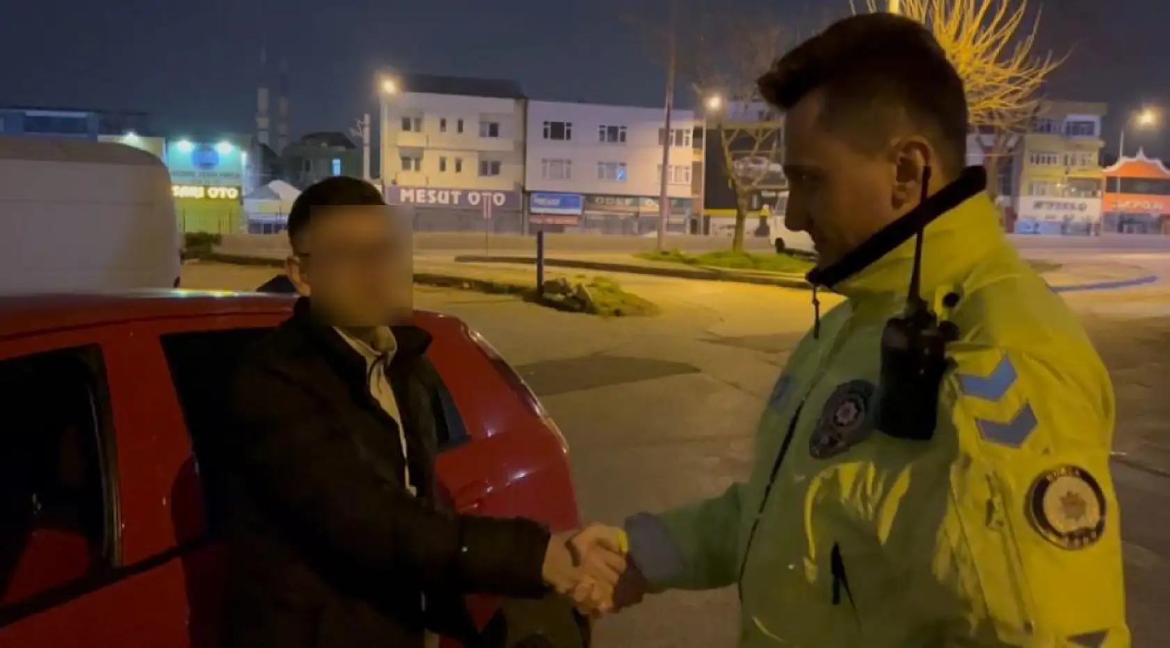 0,50 promil ile sınırda kalan taksiciye polisten ehliyet şakası