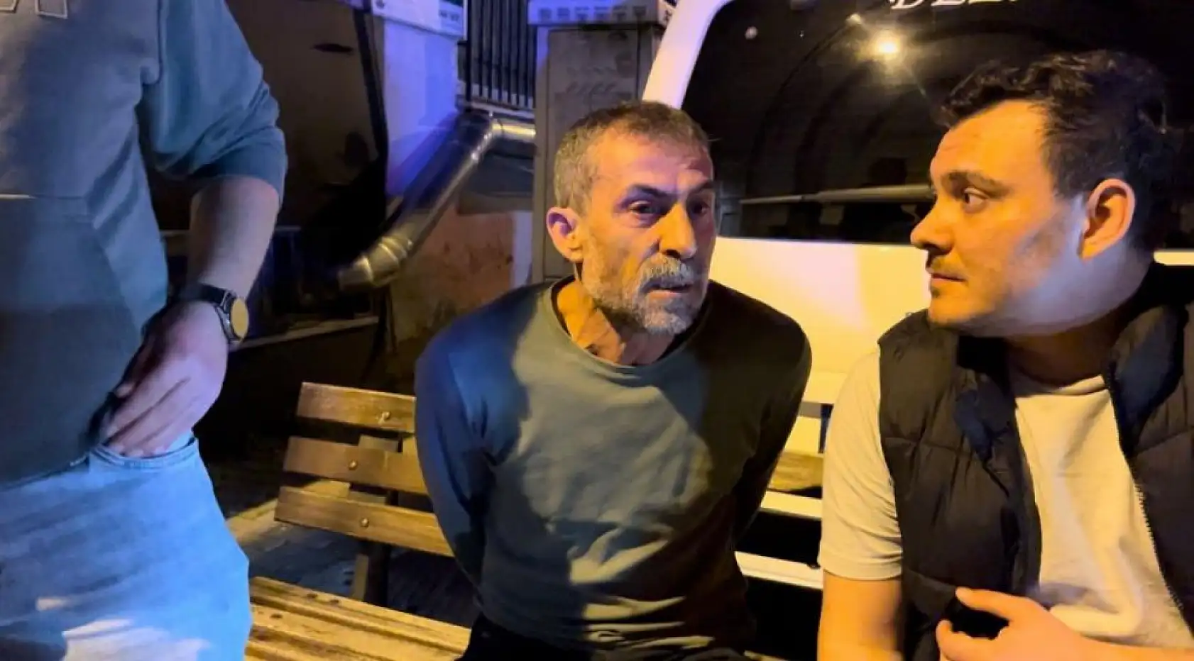 Önce eşini sonra kendini yakmaya çalıştı, polis son anda yetişti