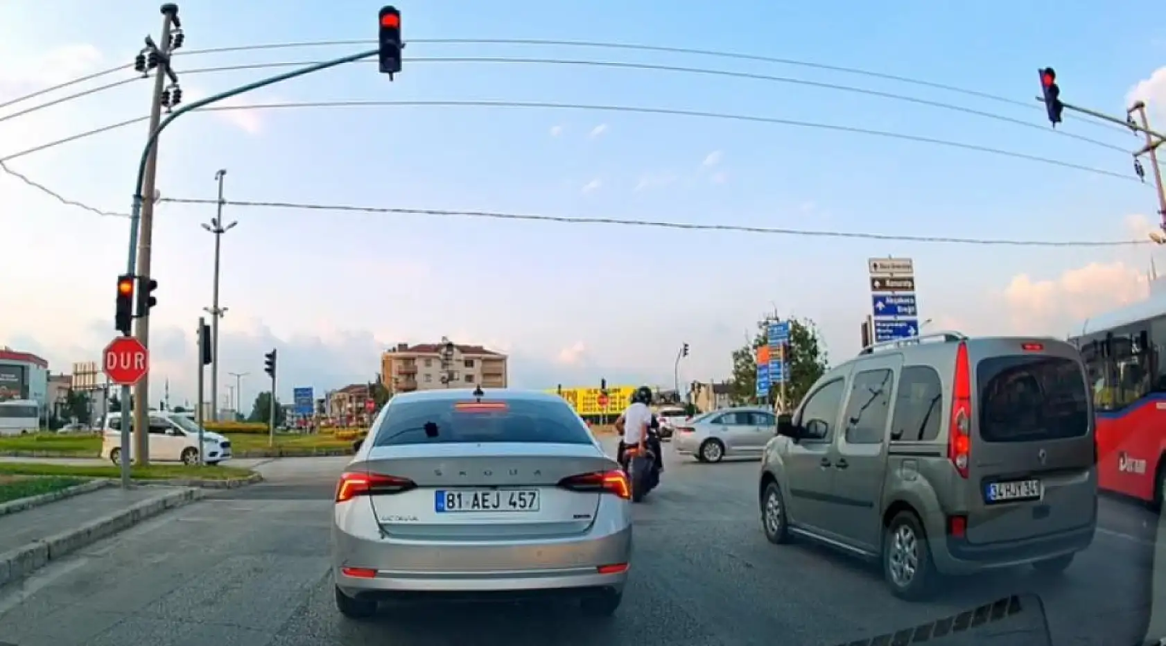 Işık ihlali için buldukları yöntem hem şaşırttı hem güldürdü