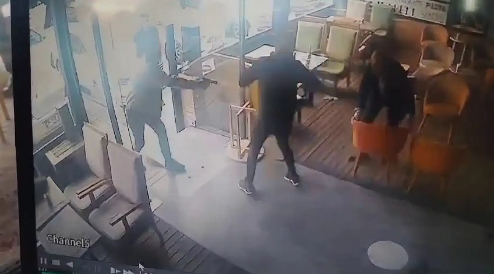 Bıçak, pompalı tüfek ve tabancanın kullanıldığı çatışmada 19 kişi yaralandı