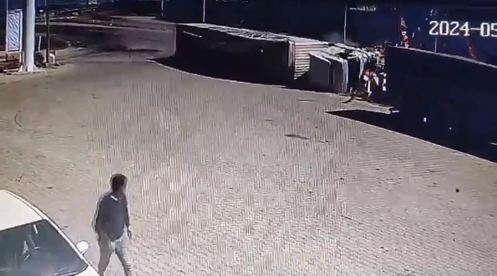 Metrelerce sürüklenen tırın sürücüsü hayatını kaybetti