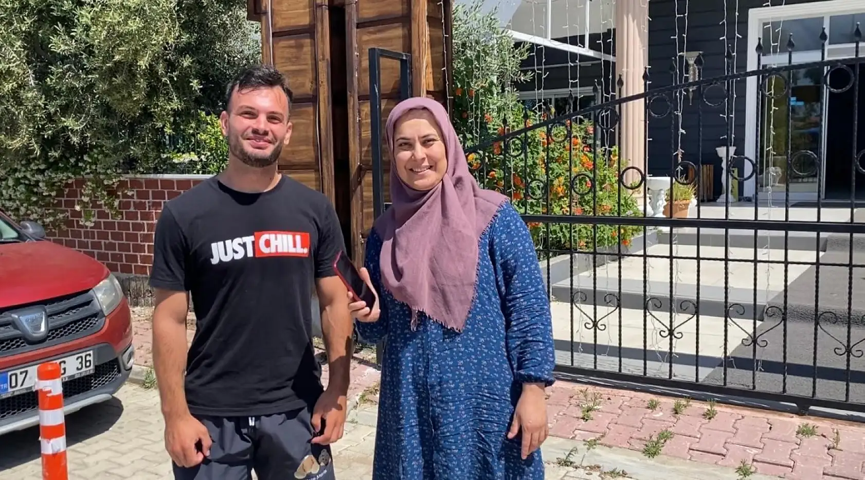 Kendi yaşadığı kayıptan ders alıp, bulduğu telefonu sahibine verdi