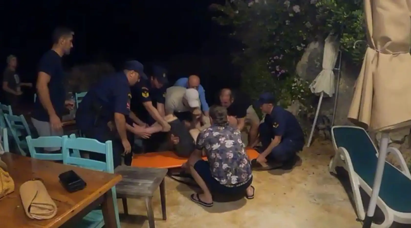 Kalp krizi geçiren vatandaş deniz yoluyla tahliye edildi