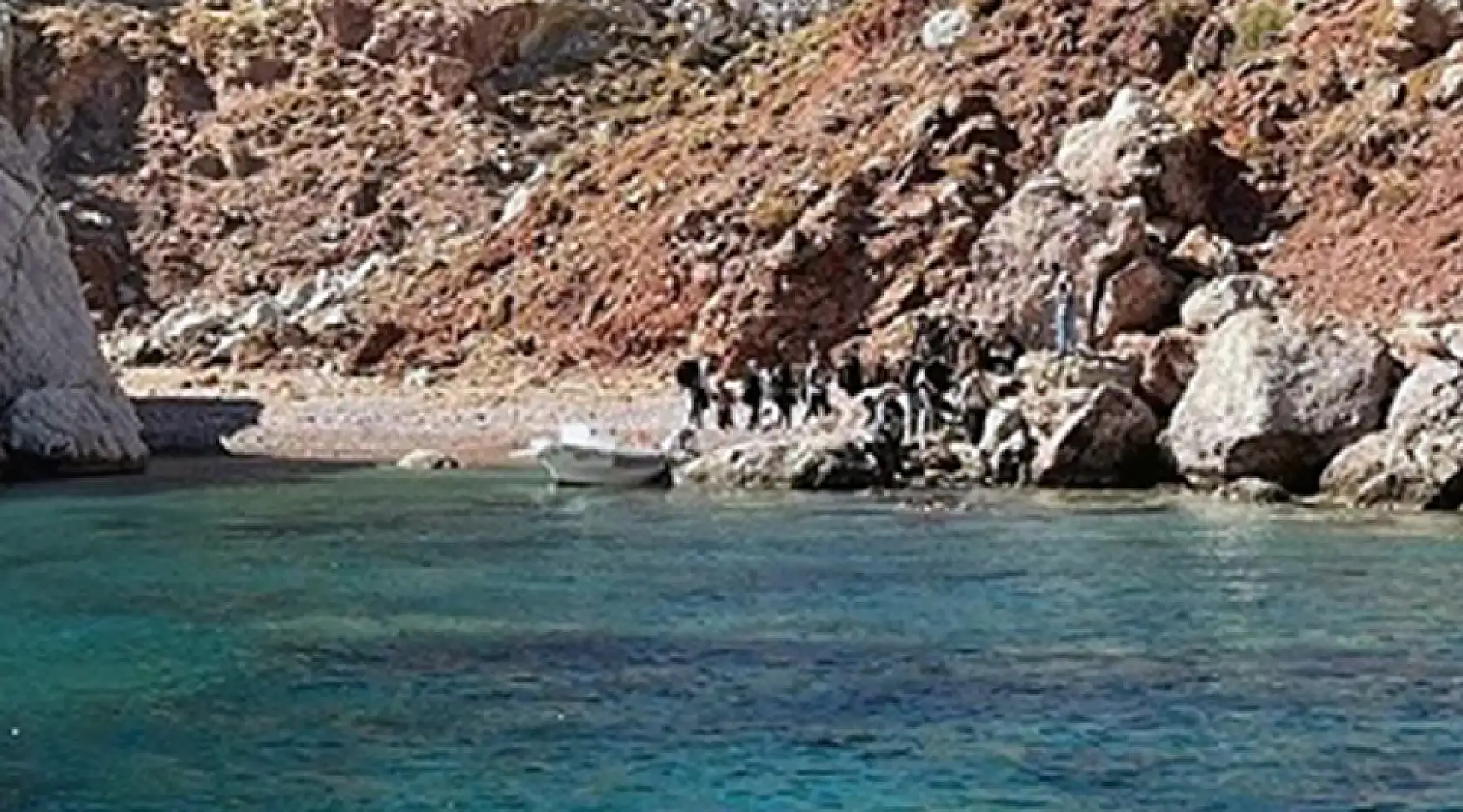 Bozburun karasında 20 düzensiz göçmen yakalandı