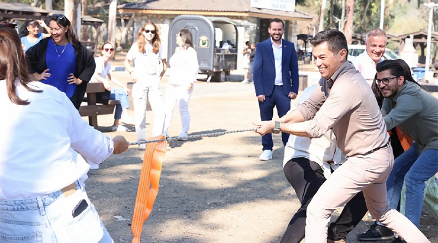 Başkan Ünlü, üniversitelileri piknikte ağırladı