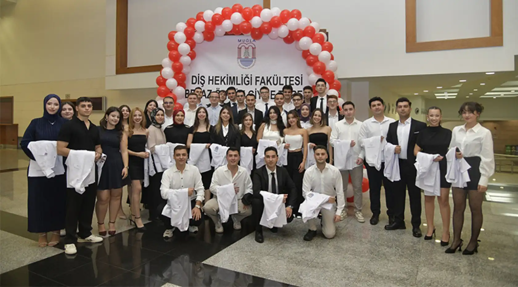 MSKÜ'de Diş Hekimi Adayları beyaz önlüklerini giydi