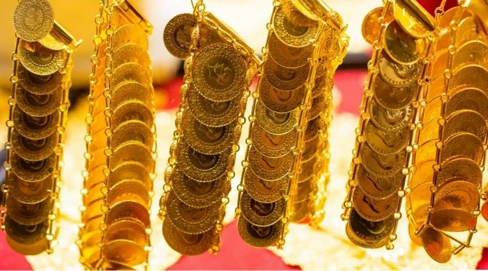 Altın Fiyatları 7 Ocak 2025: Gram Altın ve Çeyrek Altın Kaç Lira Oldu?