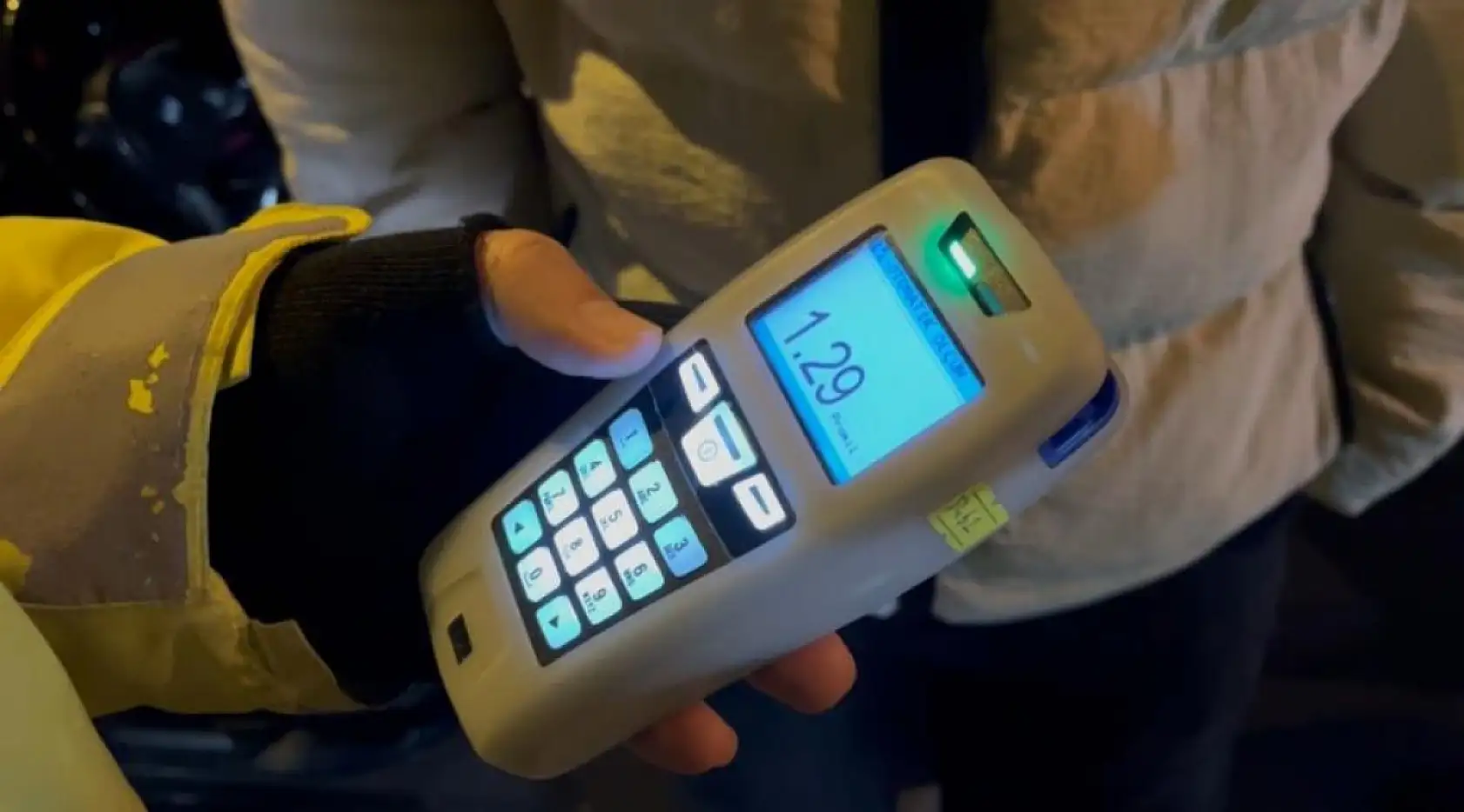 Alkolmetreyi üflememek için ağlama taklidi bile yaptı, ne yapsa fayda etmedi